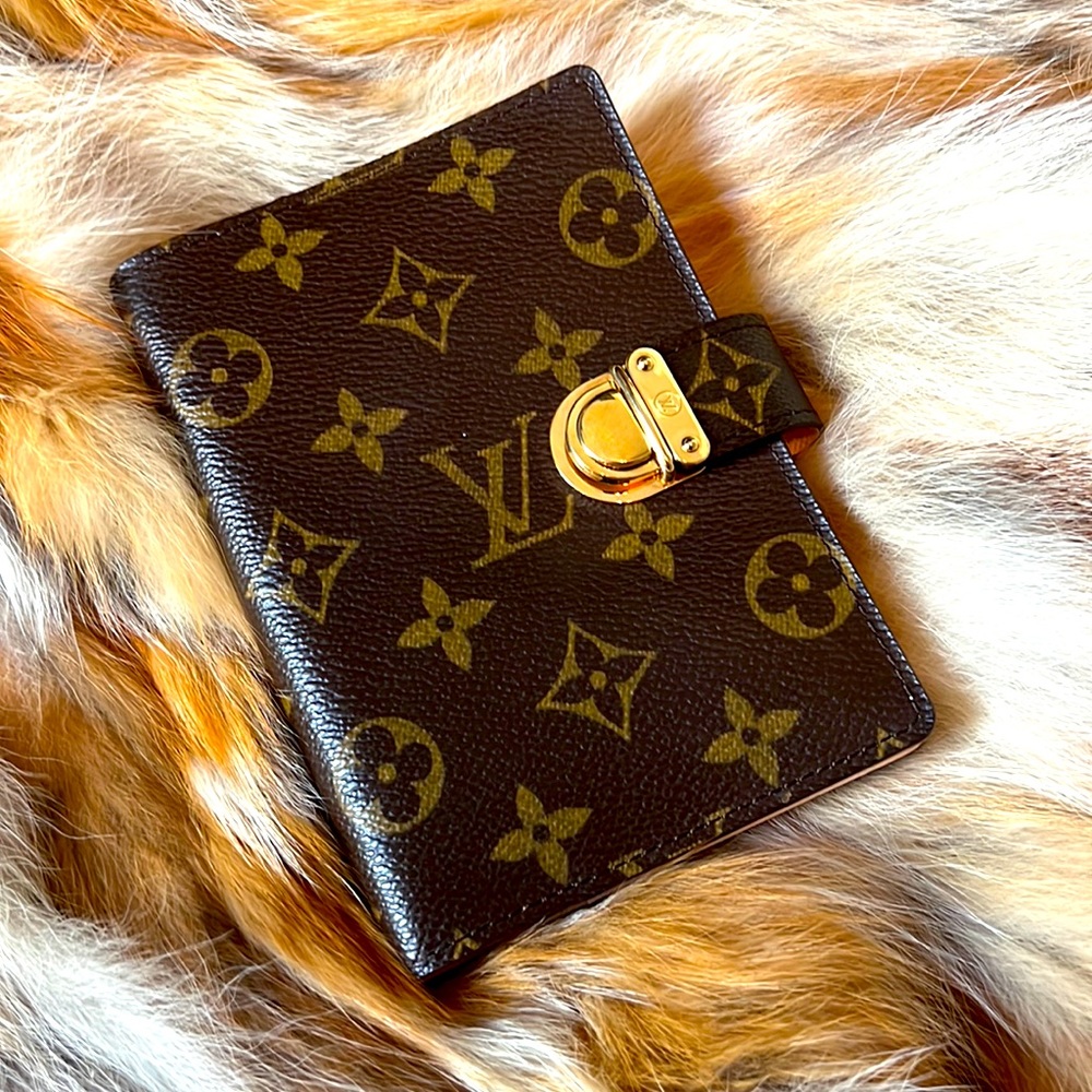 Gorgeous Louis Vuitton Small Ring Notebook Agenda
